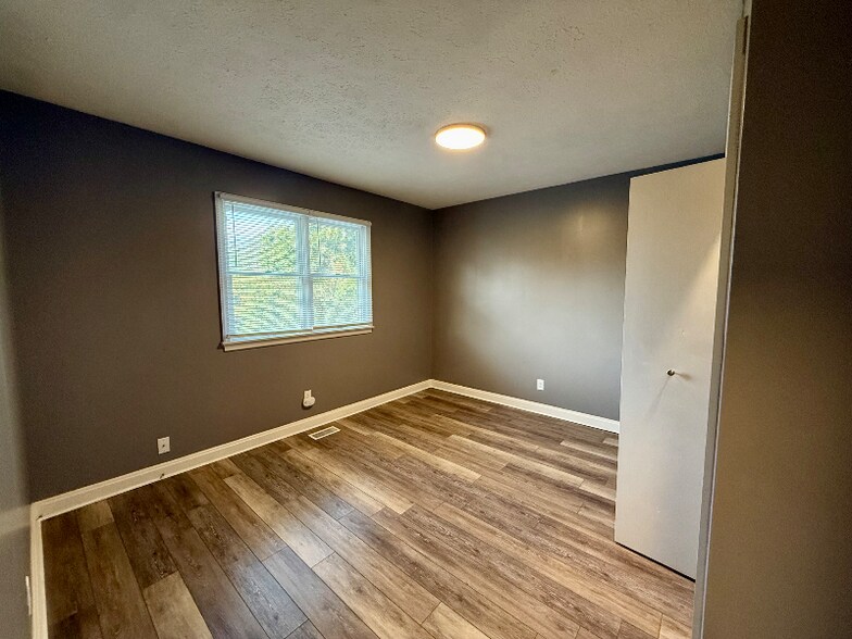 Building Photo - 801 Grand St