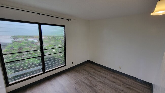 Building Photo - Kahe Kai - 2 Bedroom 1 Bath Apartment With...