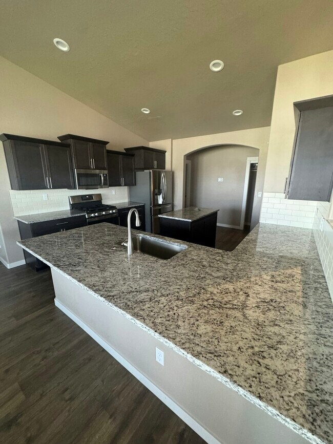 Building Photo - 18551 White Rose Pl
