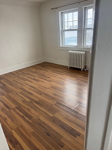 Building Photo - 334 Midland Ave