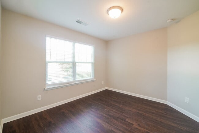 Building Photo - 4025 Tarnwood Pl