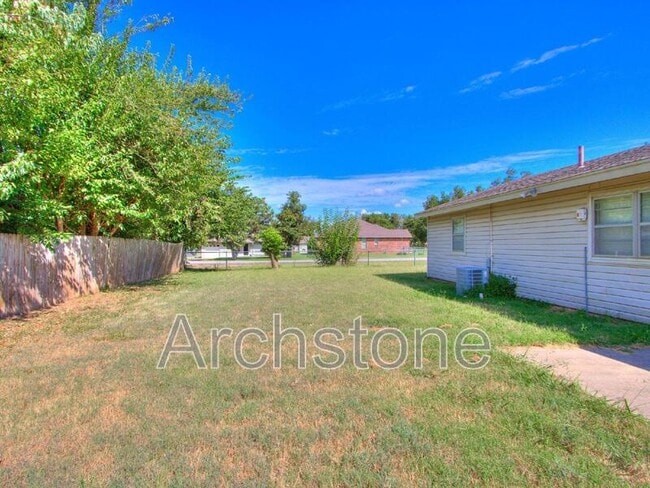 Building Photo - 501 S Santa Fe Dr