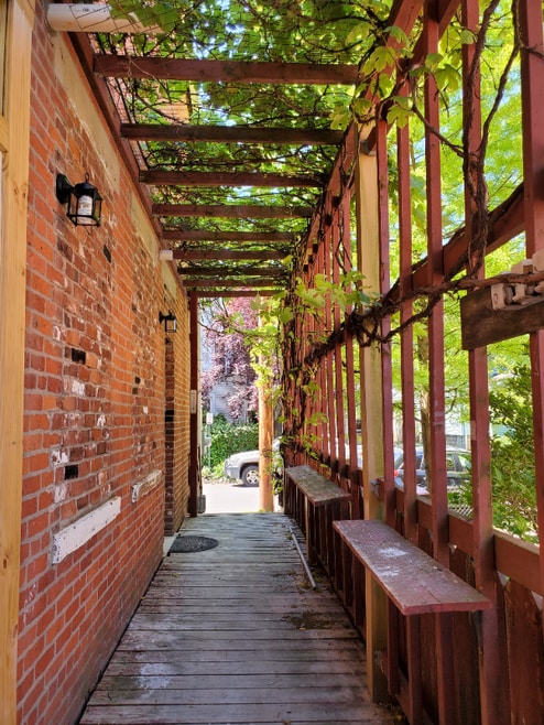 Building Photo - 987 Parsons Ave