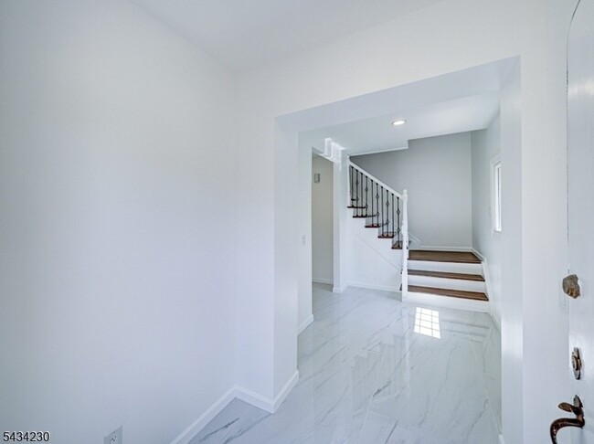 Building Photo - 217 Heywood Ave
