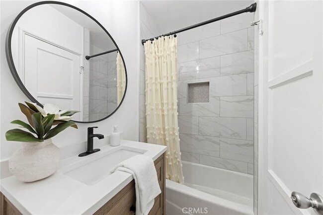 Building Photo - 1505 N Rosewood Ave