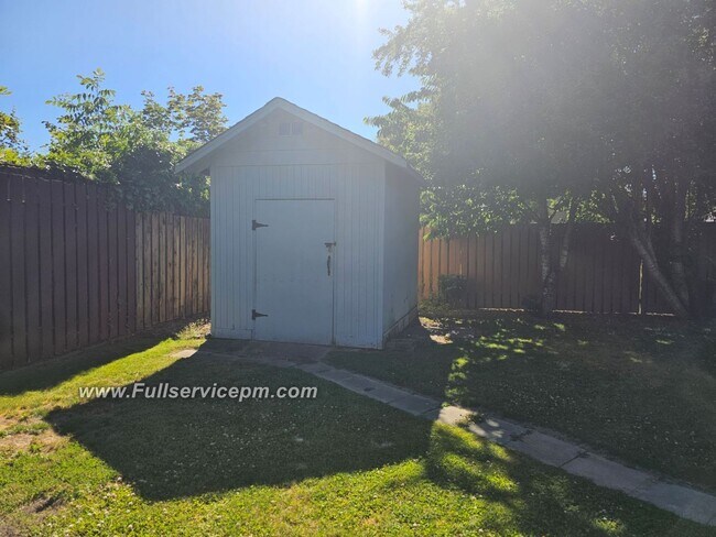 Building Photo - Home sweet home-You need to check this wonderful home out!!