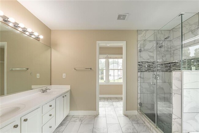 Building Photo - 315 Foe Creek Dr
