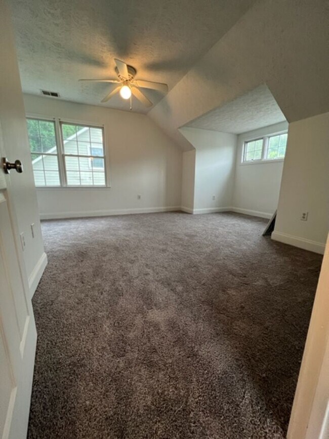 Building Photo - Newly updated 4 Bedroom/4 Bathroom House!