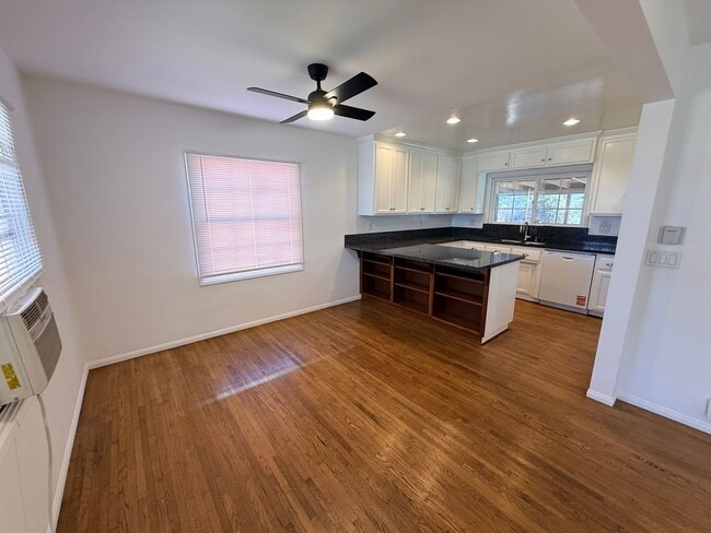 Building Photo - Adorable 2-bedroom home available for rent in Lakewood Mutuals!