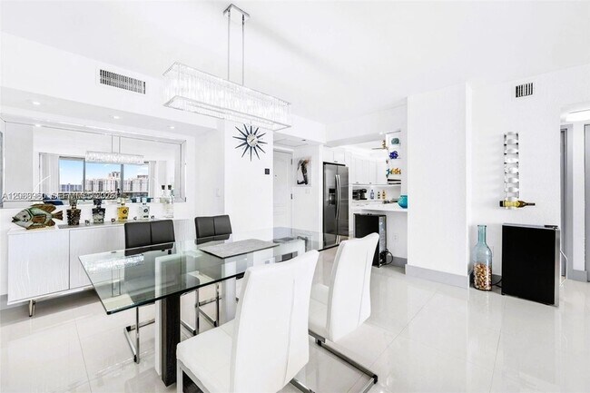 Building Photo - 3675 N Country Club Dr