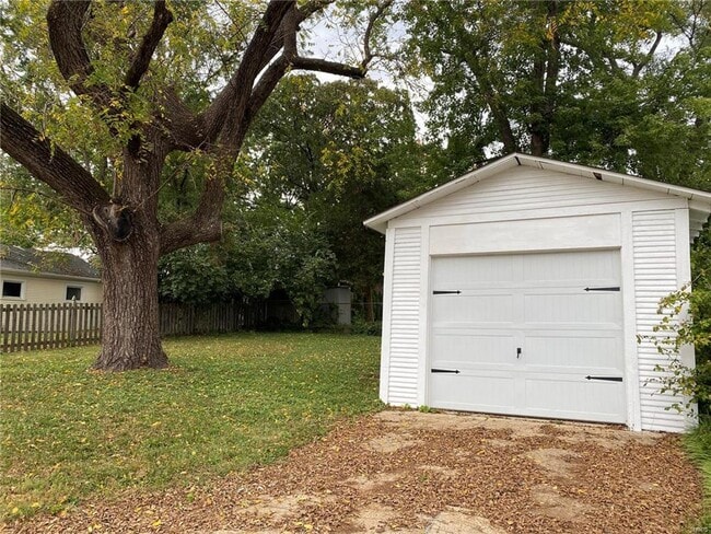 Building Photo - 743 Clark Ave