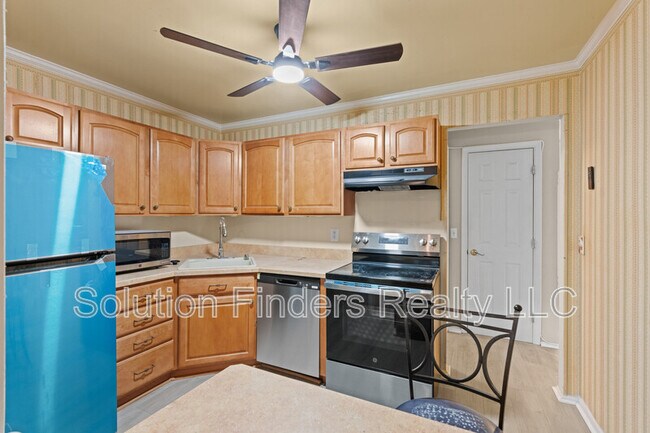 Building Photo - 211 Crocker Dr