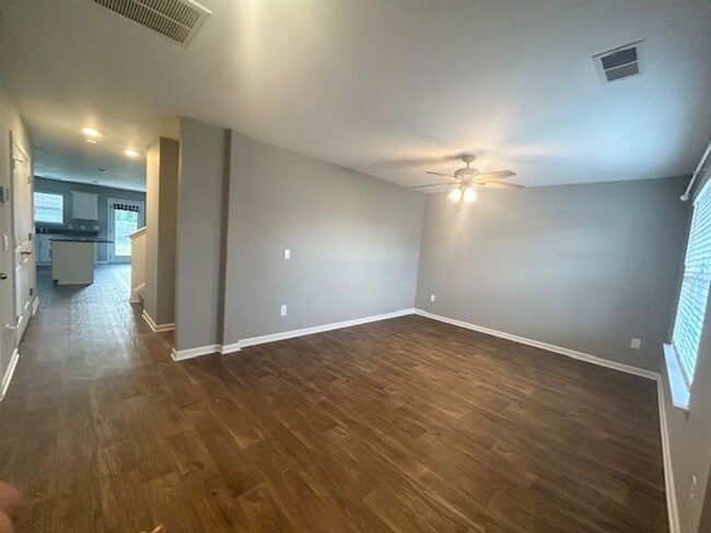 Building Photo - LARGE 4 BEDROOM IN NORTHEAST'S SPRING HAVE...