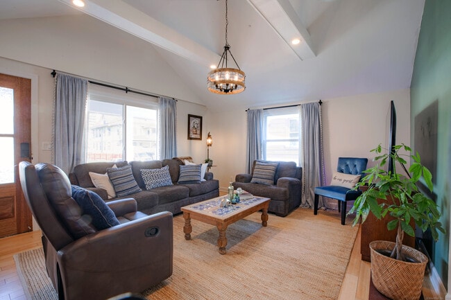 Building Photo - 29 Quintard Terrace