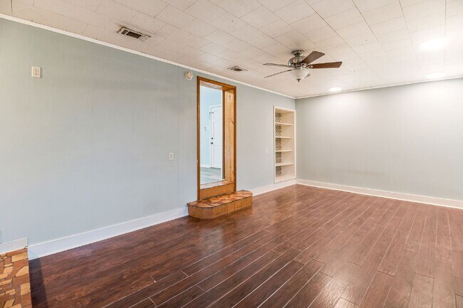 Building Photo - Charming 4 Bedroom Pensacola Rental in a Convenient Location!
