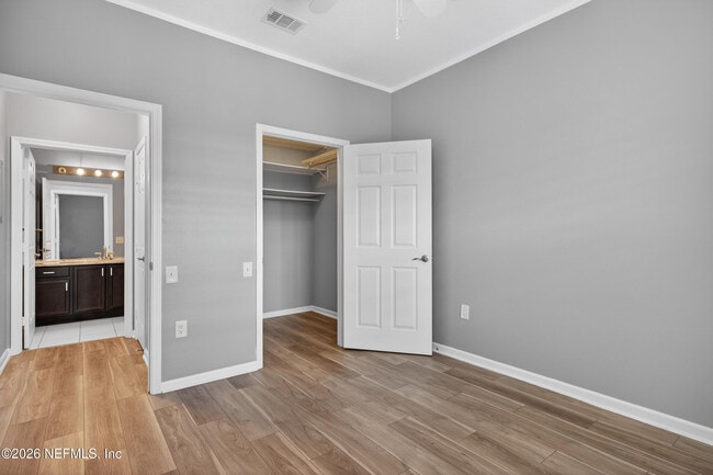 Building Photo - 10550 Baymeadows Rd