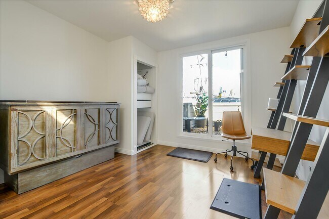 Building Photo - 144 Langton St