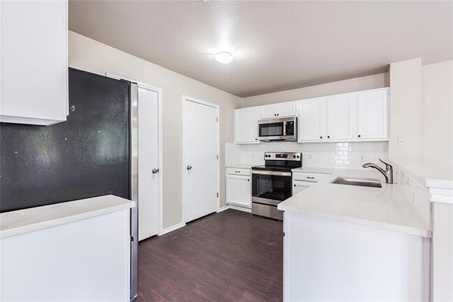 Building Photo - 8712 Dittmar Oaks Dr