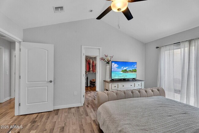 Building Photo - 1510 E Commerce Ave