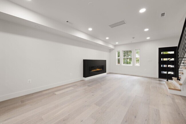 Building Photo - DC1026