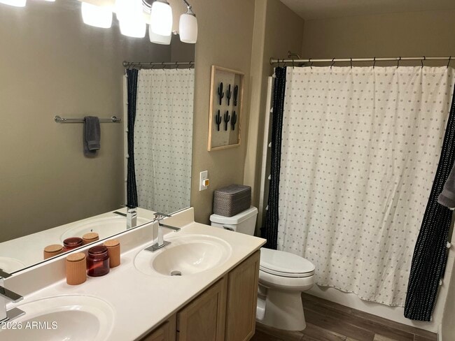 Building Photo - 1181 W Goldfinch Way