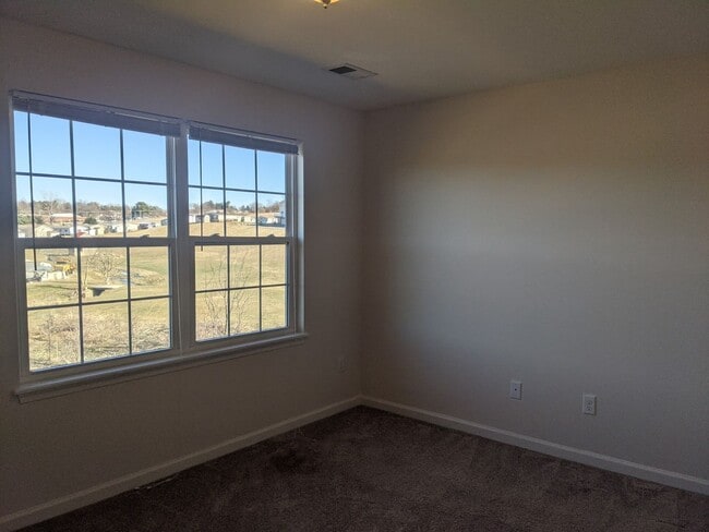 Building Photo - 3 Bedroom Townhouse For Rent in Charming Waynesboro, PA