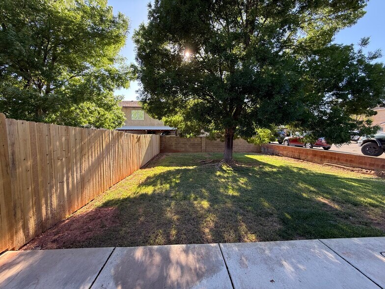 Building Photo - 556 S 1100 E
