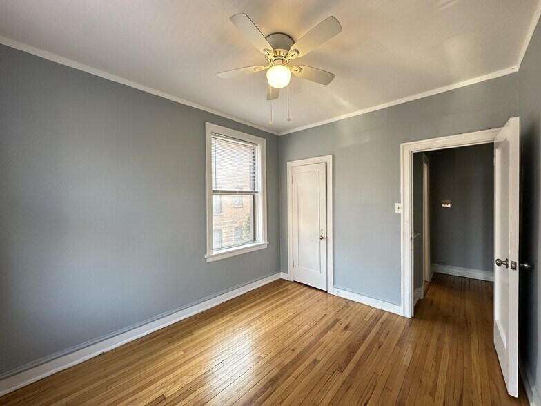 Building Photo - 1415 W Estes Ave