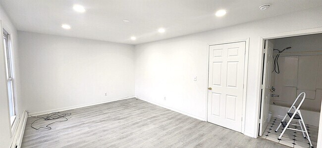 Building Photo - 708 Garfield Ave
