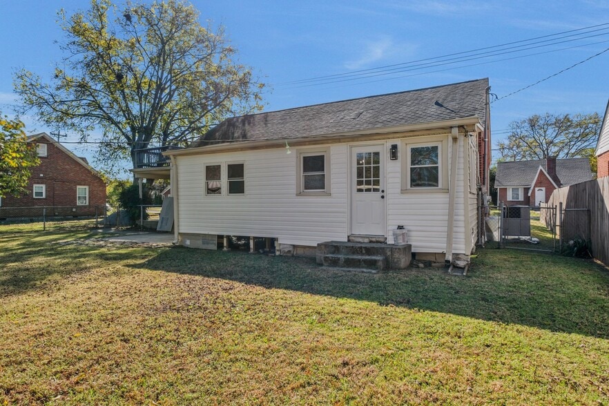 Building Photo - 223 Cumberland Dr