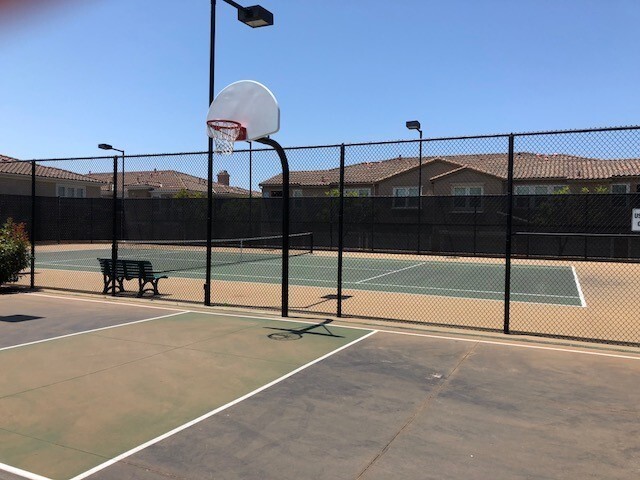 Building Photo - Sabre Springs 2 BR, 2 BA Townhome w/Garage