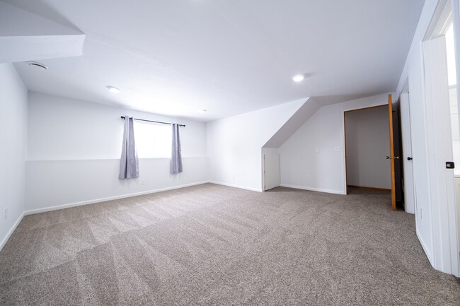 Building Photo - 634 McIntosh Ct