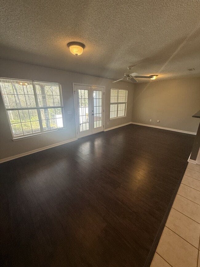 Building Photo - 115 Creeke Ln