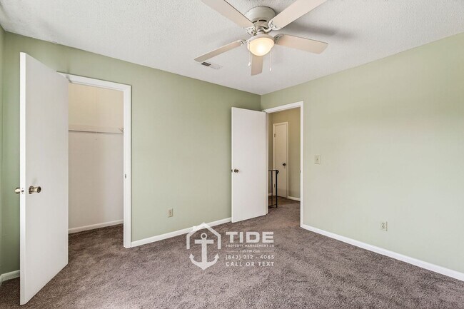 Building Photo - Coastal Convenience on James Island!