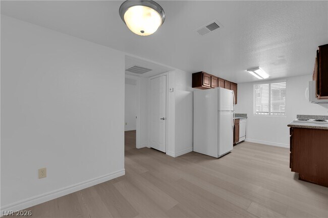 Building Photo - 5295 Indian River Dr