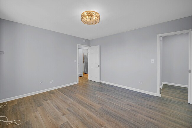 Building Photo - 5420 N Sheridan Rd