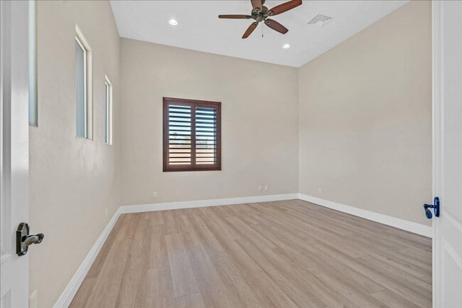 Building Photo - Custom Luxury Home with Strip and Mountain Views!