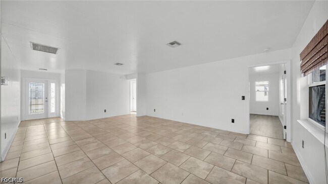 Building Photo - 918 Acroft Ave