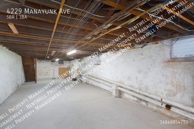 Building Photo - 5BR 2.5 BA_ 2,000 Sq Ft. Townhome in Manay...