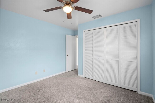 Building Photo - 9721 Deerfoot Dr