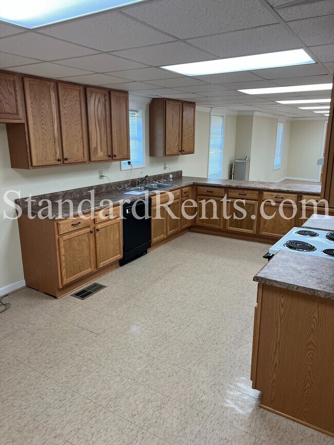 Building Photo - 6320 Cooper St