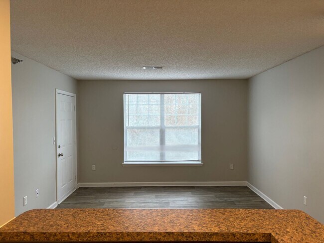 Building Photo - 2411 Hill St