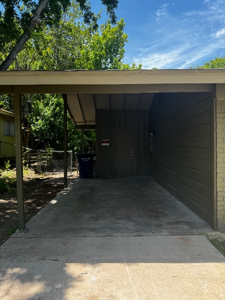 Building Photo - 5706 Glen Meadow Dr