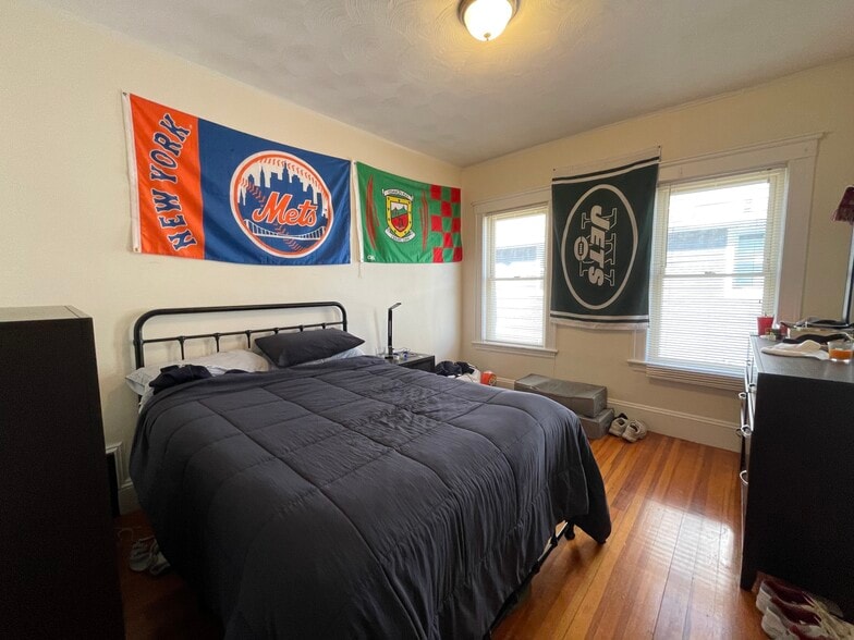 Building Photo - 56 Hobson St