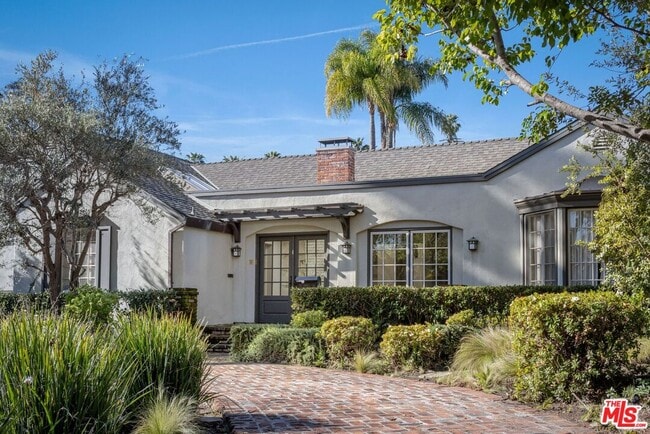 Building Photo - 627 Elm Dr