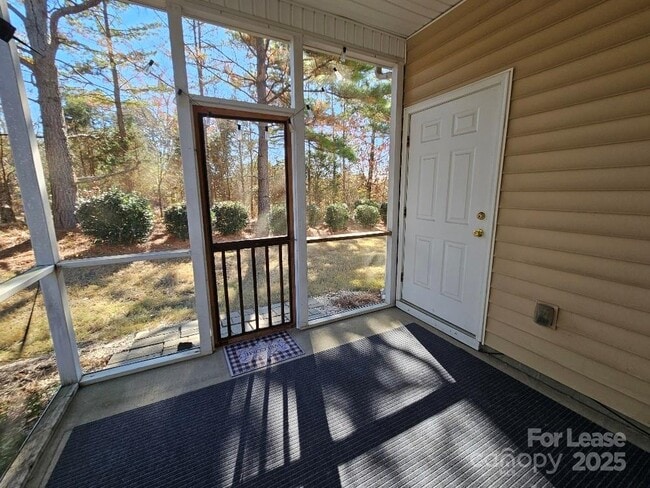 Building Photo - 2219 Crosscut Dr