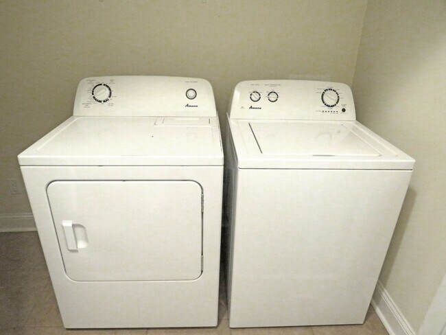 Building Photo - AVAILABLE SEPTEMBER, 2023