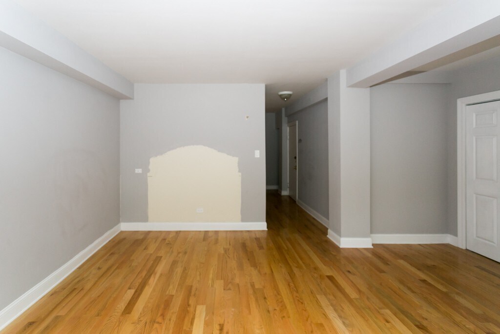 Building Photo - 1352 N Dearborn St
