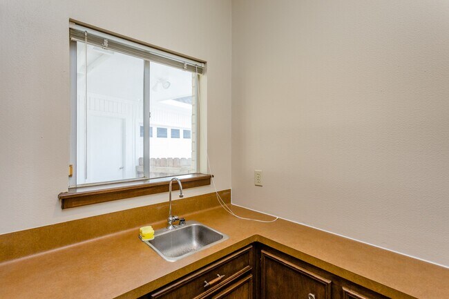 Building Photo - 1703 Plantation Dr