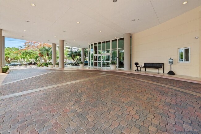 Building Photo - 2475 Brickell Ave
